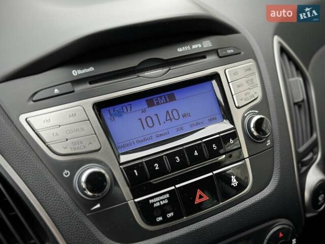 Серый Хендай их35, объемом двигателя 1.7 л и пробегом 192 тыс. км за 14250 $, фото 82 на Automoto.ua