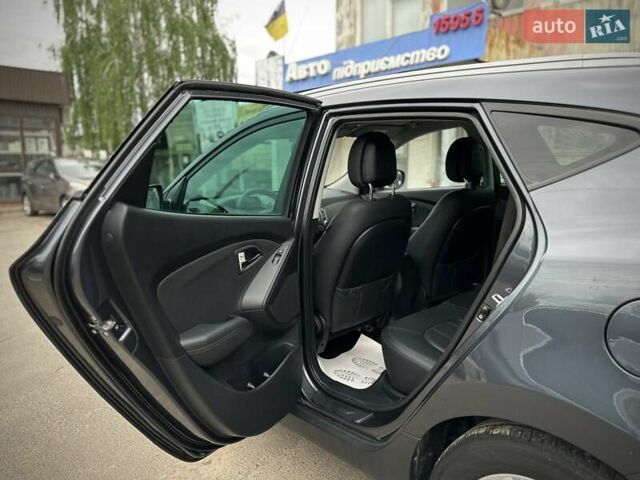 Серый Хендай их35, объемом двигателя 1.7 л и пробегом 192 тыс. км за 14250 $, фото 61 на Automoto.ua