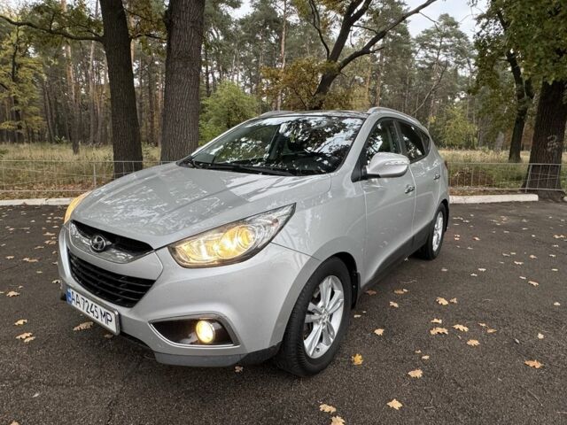 Серый Хендай их35, объемом двигателя 2 л и пробегом 190 тыс. км за 10700 $, фото 1 на Automoto.ua