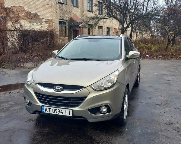 Серый Хендай их35, объемом двигателя 2 л и пробегом 244 тыс. км за 10950 $, фото 5 на Automoto.ua