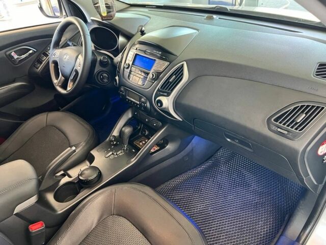 Серый Хендай их35, объемом двигателя 2 л и пробегом 163 тыс. км за 10800 $, фото 16 на Automoto.ua