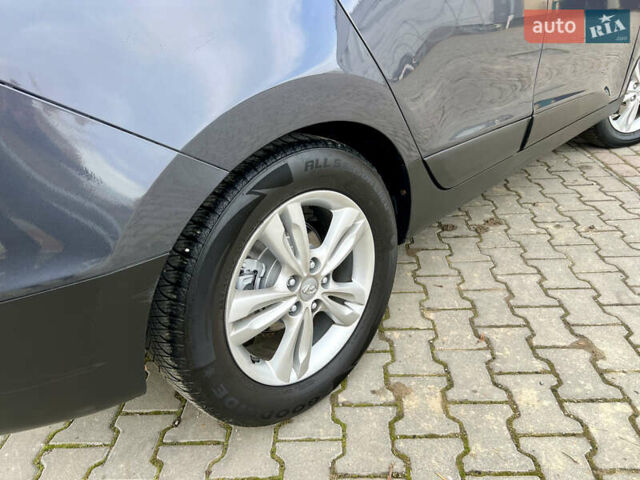 Серый Хендай их35, объемом двигателя 2 л и пробегом 262 тыс. км за 12150 $, фото 31 на Automoto.ua