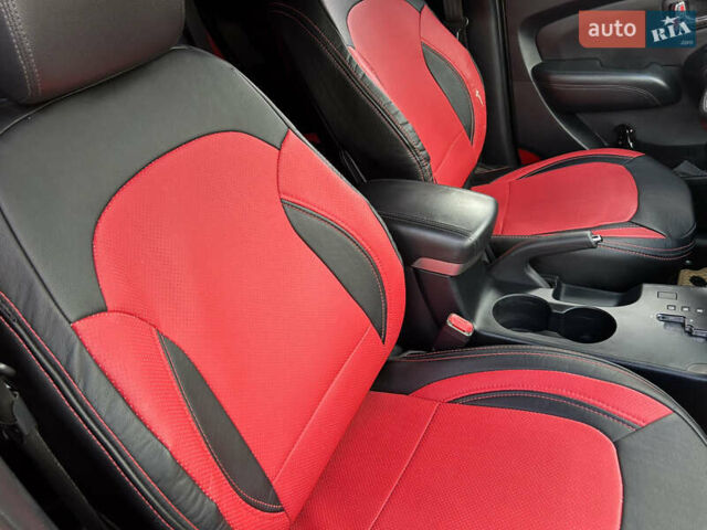 Серый Хендай их35, объемом двигателя 2 л и пробегом 170 тыс. км за 11999 $, фото 18 на Automoto.ua