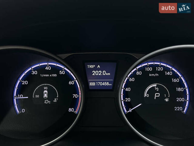 Серый Хендай их35, объемом двигателя 2 л и пробегом 170 тыс. км за 11999 $, фото 10 на Automoto.ua