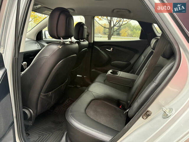 Серый Хендай их35, объемом двигателя 2 л и пробегом 175 тыс. км за 7350 $, фото 16 на Automoto.ua