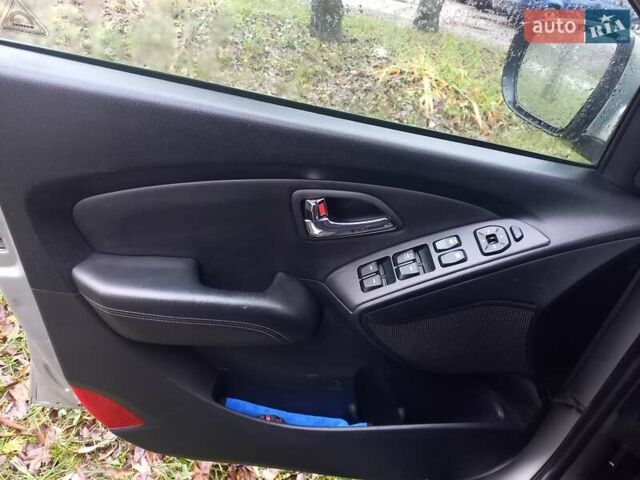 Серый Хендай их35, объемом двигателя 2 л и пробегом 244 тыс. км за 10950 $, фото 25 на Automoto.ua