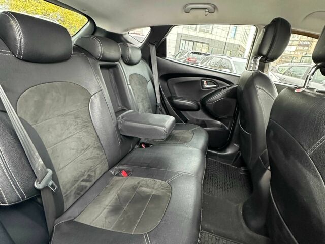 Сірий Хендай іх35, об'ємом двигуна 2 л та пробігом 209 тис. км за 11500 $, фото 9 на Automoto.ua