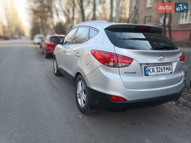 Серый Хендай их35, объемом двигателя 2 л и пробегом 249 тыс. км за 11200 $, фото 4 на Automoto.ua