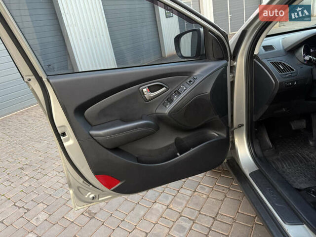 Хендай их35 2010 в Кривом Роге на Automoto.ua Серый Хендай их35, объемом двигателя 2 л и пробегом 220 тыс. км за 11800 $, фото 20 на Automoto.ua