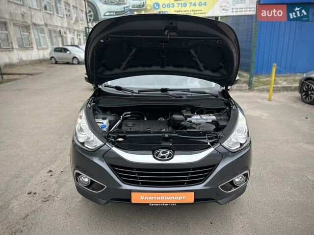Серый Хендай их35, объемом двигателя 1.7 л и пробегом 192 тыс. км за 14250 $, фото 5 на Automoto.ua