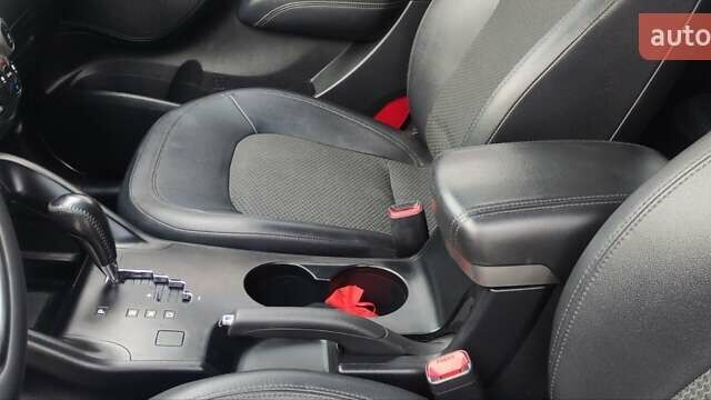 Серый Хендай их35, объемом двигателя 2 л и пробегом 151 тыс. км за 11450 $, фото 35 на Automoto.ua