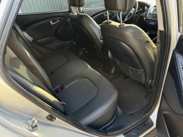 Сірий Хендай іх35, об'ємом двигуна 2 л та пробігом 228 тис. км за 10999 $, фото 13 на Automoto.ua