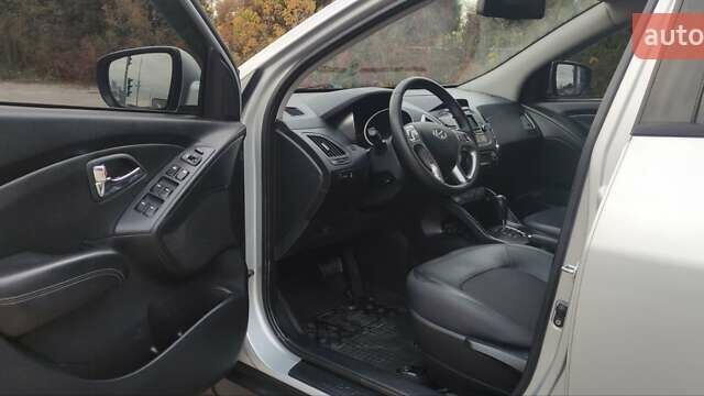 Серый Хендай их35, объемом двигателя 2 л и пробегом 151 тыс. км за 11450 $, фото 49 на Automoto.ua