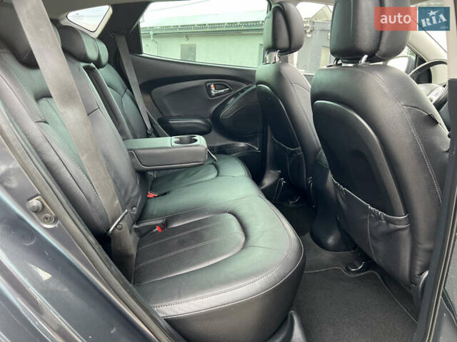 Серый Хендай их35, объемом двигателя 2 л и пробегом 262 тыс. км за 12150 $, фото 77 на Automoto.ua