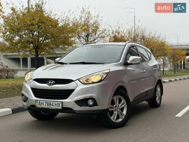 Серый Хендай их35, объемом двигателя 2 л и пробегом 175 тыс. км за 7350 $, фото 3 на Automoto.ua