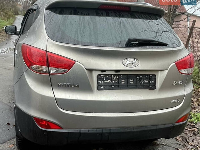 Серый Хендай их35, объемом двигателя 2 л и пробегом 151 тыс. км за 11500 $, фото 3 на Automoto.ua