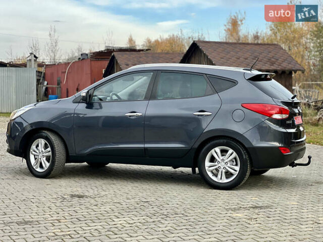 Серый Хендай их35, объемом двигателя 2 л и пробегом 262 тыс. км за 12150 $, фото 8 на Automoto.ua