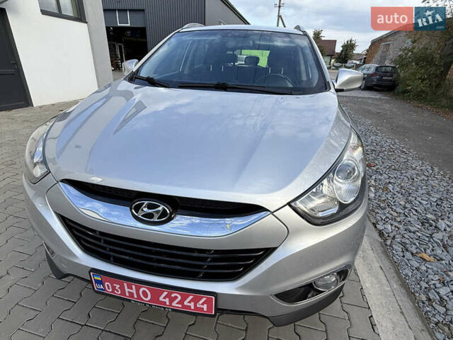 Серый Хендай их35, объемом двигателя 2 л и пробегом 260 тыс. км за 9800 $, фото 3 на Automoto.ua