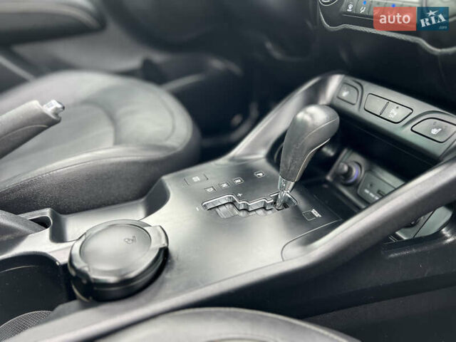 Серый Хендай их35, объемом двигателя 2 л и пробегом 262 тыс. км за 12150 $, фото 84 на Automoto.ua