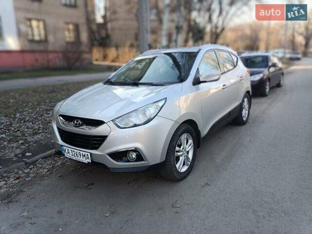 Серый Хендай их35, объемом двигателя 2 л и пробегом 249 тыс. км за 11200 $, фото 1 на Automoto.ua