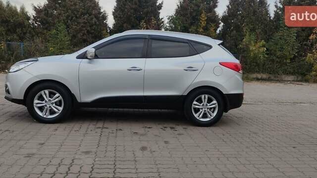 Серый Хендай их35, объемом двигателя 2 л и пробегом 151 тыс. км за 11450 $, фото 17 на Automoto.ua