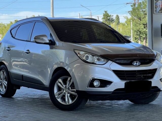 Серый Хендай их35, объемом двигателя 2 л и пробегом 163 тыс. км за 10800 $, фото 2 на Automoto.ua