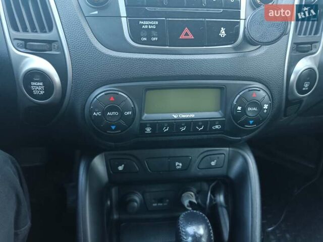 Серый Хендай их35, объемом двигателя 2 л и пробегом 249 тыс. км за 11200 $, фото 16 на Automoto.ua