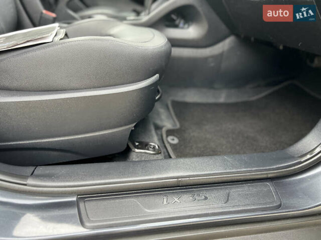 Серый Хендай их35, объемом двигателя 2 л и пробегом 262 тыс. км за 12150 $, фото 83 на Automoto.ua
