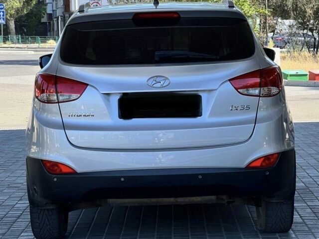 Серый Хендай их35, объемом двигателя 2 л и пробегом 163 тыс. км за 10800 $, фото 3 на Automoto.ua