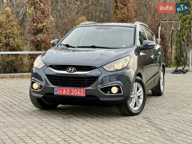 Серый Хендай их35, объемом двигателя 2 л и пробегом 262 тыс. км за 12150 $, фото 2 на Automoto.ua