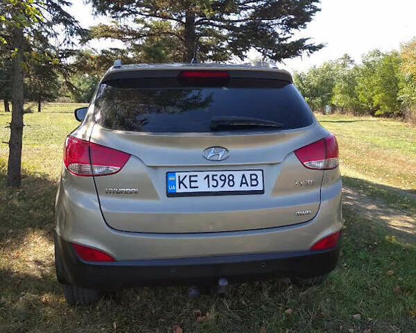 Серый Хендай их35, объемом двигателя 2 л и пробегом 170 тыс. км за 11500 $, фото 1 на Automoto.ua