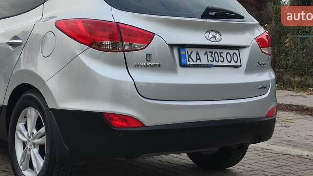 Серый Хендай их35, объемом двигателя 2 л и пробегом 151 тыс. км за 11450 $, фото 7 на Automoto.ua
