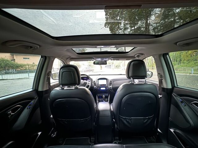 Серый Хендай их35, объемом двигателя 2 л и пробегом 190 тыс. км за 10700 $, фото 15 на Automoto.ua