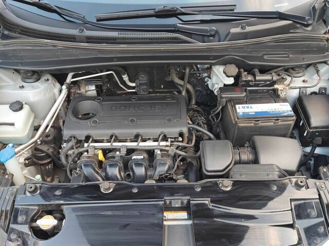 Сірий Хендай іх35, об'ємом двигуна 2 л та пробігом 32 тис. км за 14700 $, фото 23 на Automoto.ua