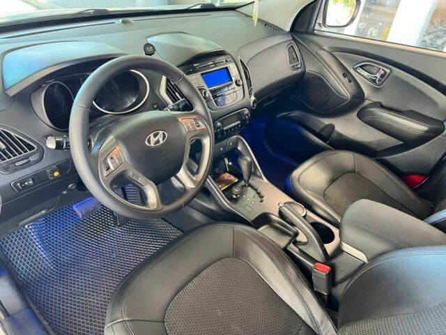 Серый Хендай их35, объемом двигателя 2 л и пробегом 163 тыс. км за 10800 $, фото 5 на Automoto.ua