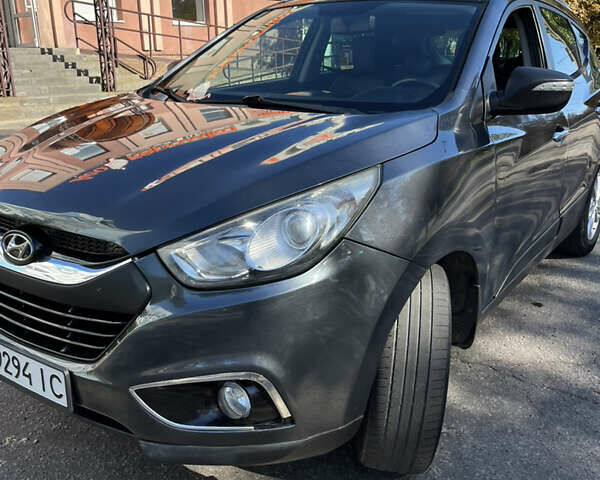 Сірий Хендай іх35, об'ємом двигуна 2 л та пробігом 279 тис. км за 8300 $, фото 4 на Automoto.ua