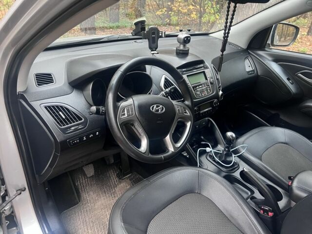 Сірий Хендай іх35, об'ємом двигуна 2 л та пробігом 217 тис. км за 11700 $, фото 1 на Automoto.ua