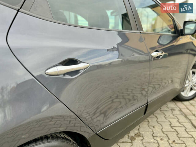 Серый Хендай их35, объемом двигателя 2 л и пробегом 262 тыс. км за 12150 $, фото 33 на Automoto.ua