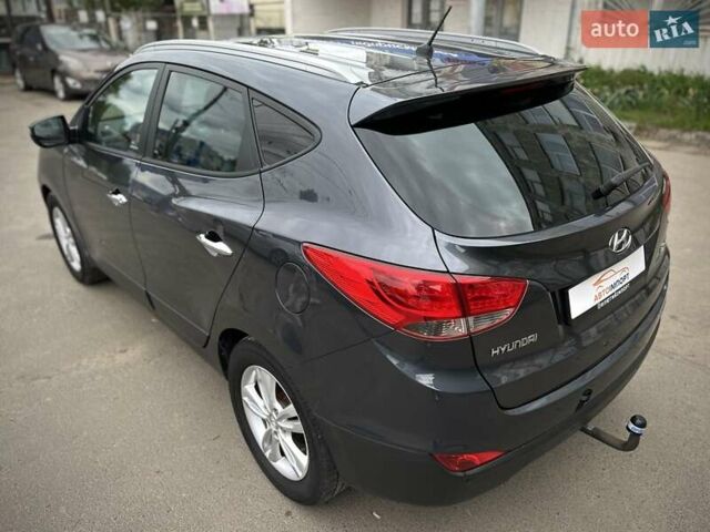 Серый Хендай их35, объемом двигателя 1.7 л и пробегом 192 тыс. км за 14250 $, фото 21 на Automoto.ua