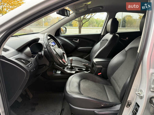 Серый Хендай их35, объемом двигателя 2 л и пробегом 175 тыс. км за 7350 $, фото 14 на Automoto.ua