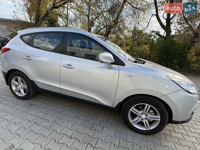 Серый Хендай их35, объемом двигателя 2 л и пробегом 260 тыс. км за 9800 $, фото 8 на Automoto.ua