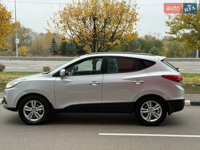 Серый Хендай их35, объемом двигателя 2 л и пробегом 175 тыс. км за 7700 $, фото 8 на Automoto.ua