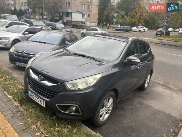 Серый Хендай их35, объемом двигателя 1.69 л и пробегом 225 тыс. км за 11500 $, фото 4 на Automoto.ua