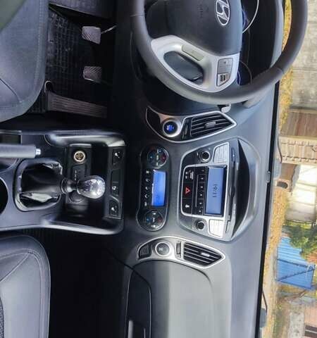 Хендай их35 2010 в Ровно на Automoto.ua Серый Хендай их35, объемом двигателя 1.69 л и пробегом 220 тыс. км за 10300 $, фото 18 на Automoto.ua