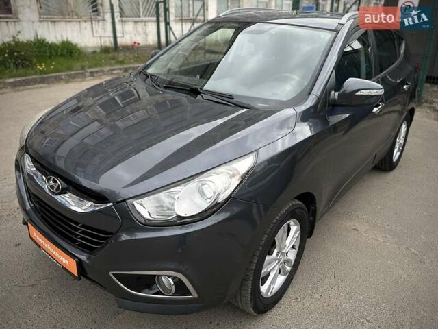 Серый Хендай их35, объемом двигателя 1.7 л и пробегом 192 тыс. км за 14250 $, фото 19 на Automoto.ua