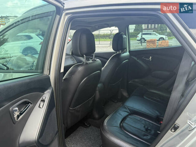 Хендай их35 2010 в Хмельницком на Automoto.ua Серый Хендай их35, объемом двигателя 2 л и пробегом 180 тыс. км за 11000 $, фото 7 на Automoto.ua