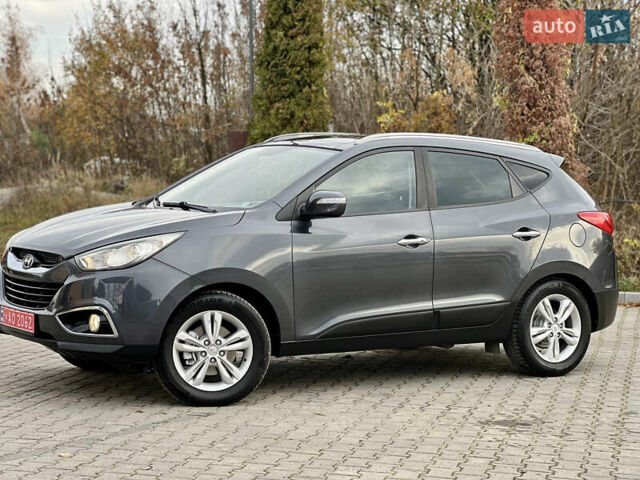 Серый Хендай их35, объемом двигателя 2 л и пробегом 262 тыс. км за 12150 $, фото 6 на Automoto.ua