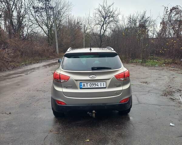 Серый Хендай их35, объемом двигателя 2 л и пробегом 244 тыс. км за 10950 $, фото 12 на Automoto.ua