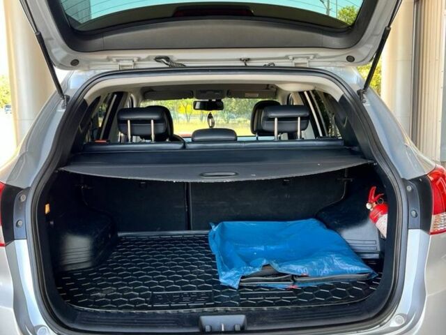 Серый Хендай их35, объемом двигателя 2 л и пробегом 163 тыс. км за 10800 $, фото 18 на Automoto.ua