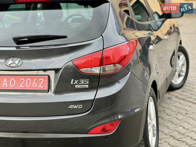 Серый Хендай их35, объемом двигателя 2 л и пробегом 262 тыс. км за 12150 $, фото 12 на Automoto.ua
